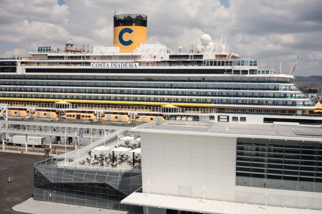 costa diadema at terminal amerigo vespucci 3